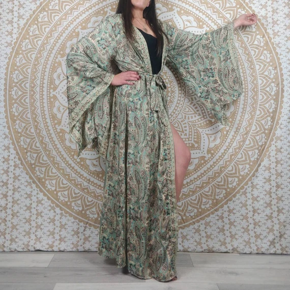 características de los Kimono seda india